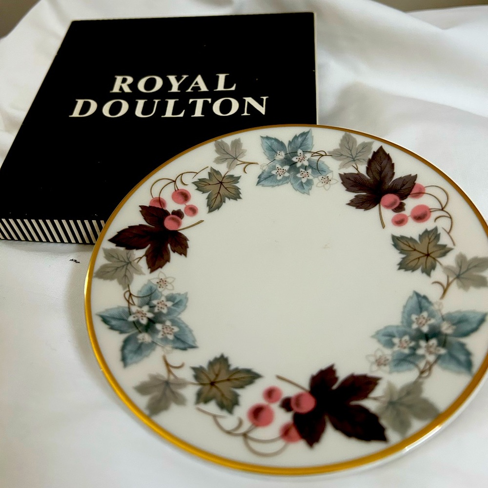 Royal Dalton Camelot. 5 inch plate.